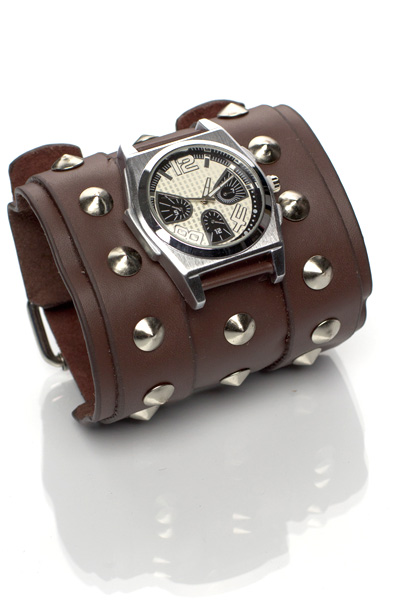 Часы наручные Смайл с заклепками - фото 1 - rockbunker.ru