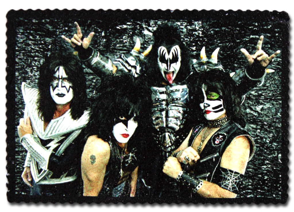 Кожаная нашивка Kiss - фото 1 - rockbunker.ru