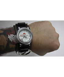 Часы наручные Череп в бандане с кольцами на ремешке - фото 2 - rockbunker.ru