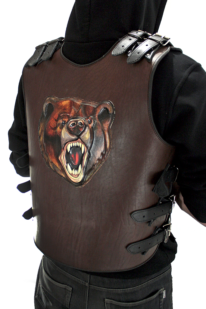 Жилет кожаный броня Медведь с карманами на карабинах - фото 3 - rockbunker.ru