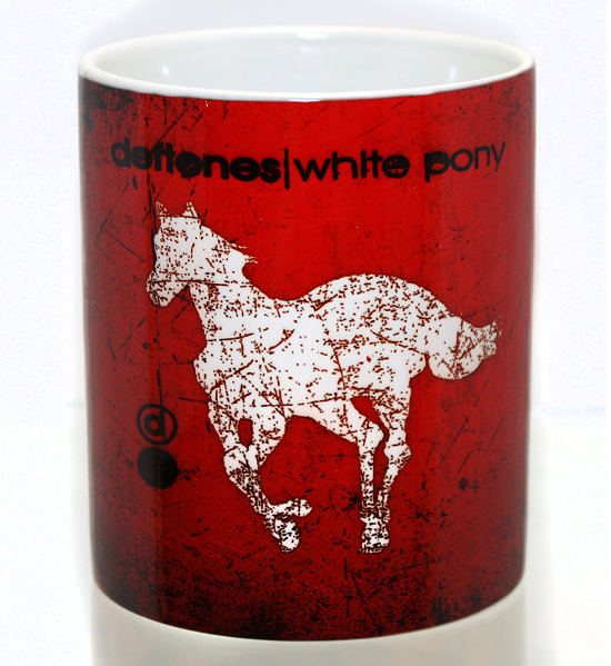 Кружка Deftones White pony - фото 1 - rockbunker.ru