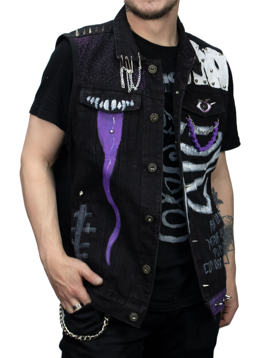 Кастомная джинсовая жилетка Gothic Punk - фото 3 - rockbunker.ru