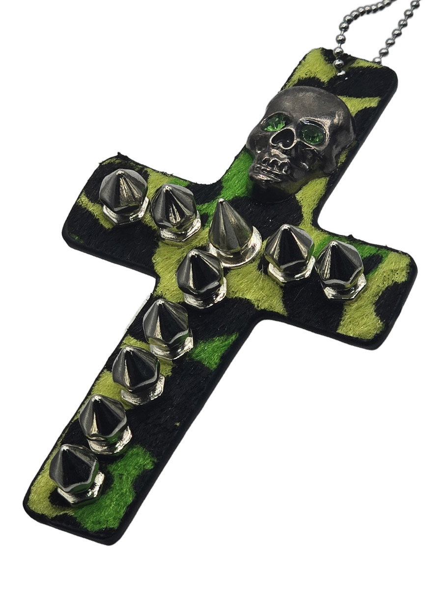 Подвеска Крест с Черепом и Шипами зеленый - фото 1 - rockbunker.ru