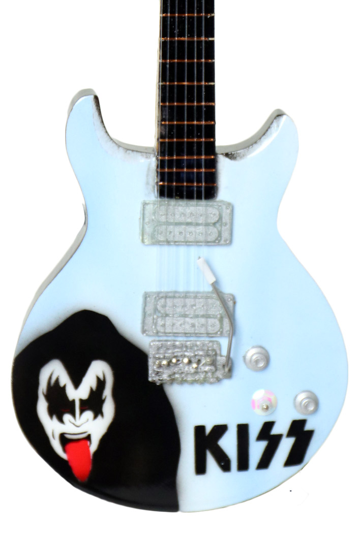 Сувенирная копия электрогитары Kiss - фото 2 - rockbunker.ru