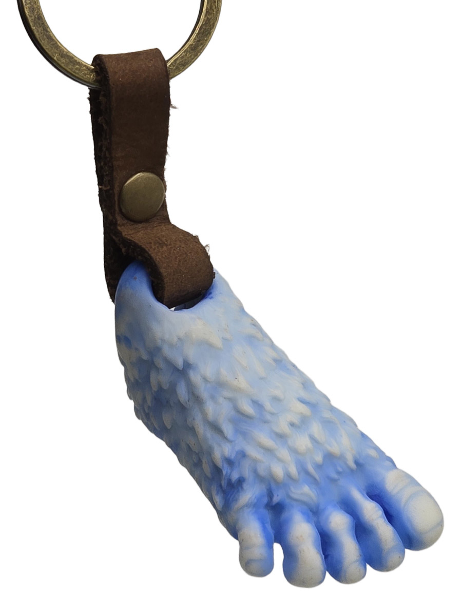 Брелок Лапа Йети - фото 1 - rockbunker.ru