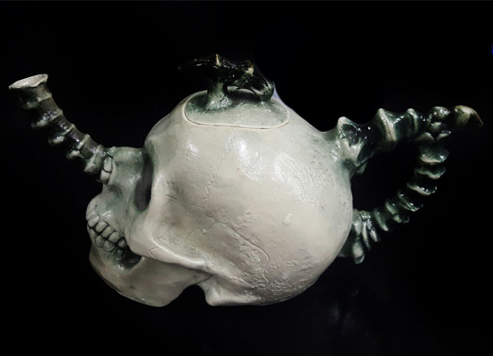 Чайник в форме черепа керамический - фото 2 - rockbunker.ru