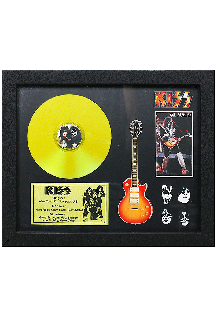 Сувенирный набор золотой диск Kiss Ace Frehley - фото 1 - rockbunker.ru