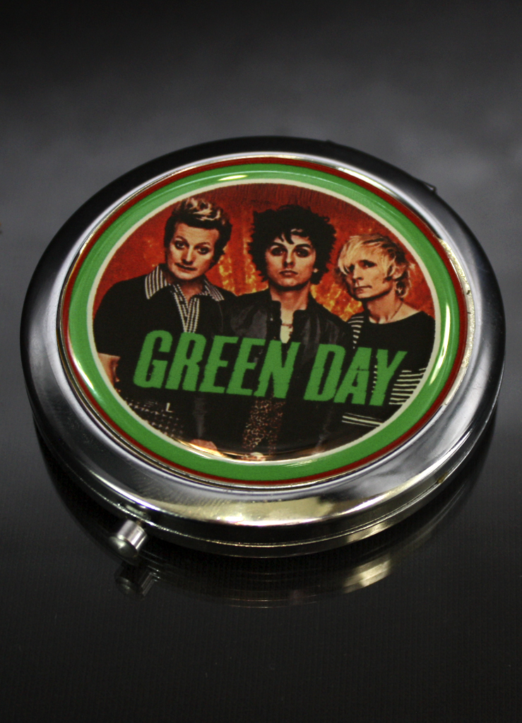 Зеркало RockMerch Green Day карманное - фото 1 - rockbunker.ru