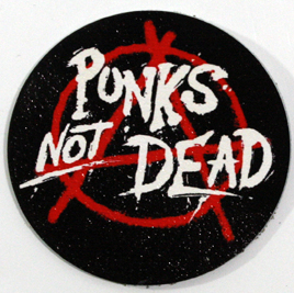 Кожаная нашивка Punks not dead - фото 1 - rockbunker.ru