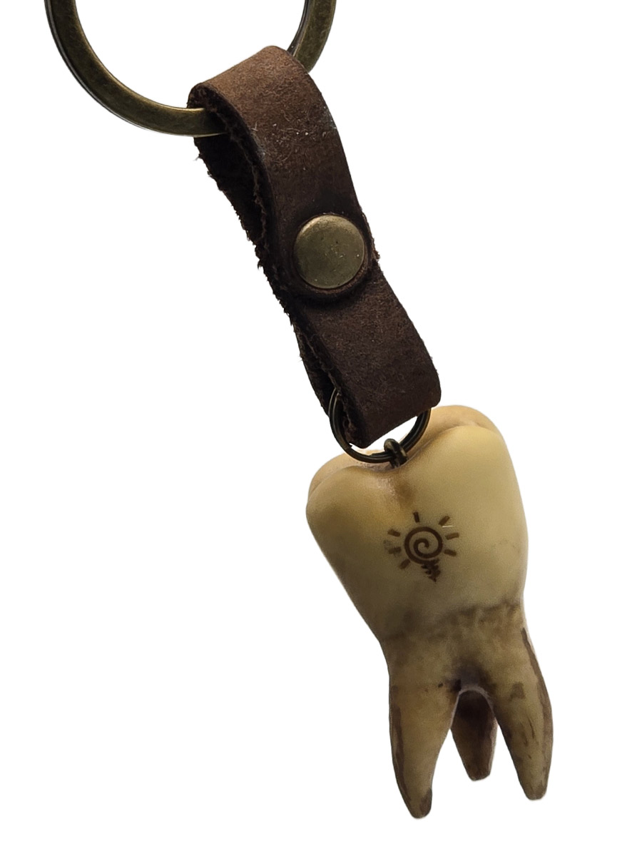 Брелок Здоровый Зуб - фото 2 - rockbunker.ru