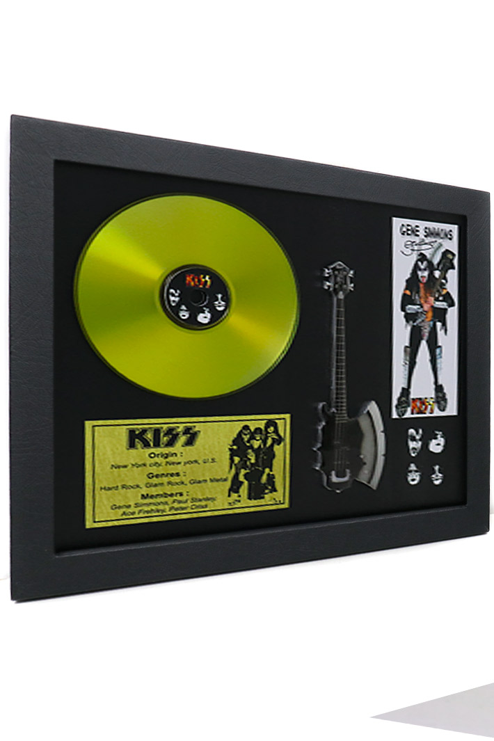 Сувенирный набор золотой диск Kiss Gene Simmons - фото 2 - rockbunker.ru