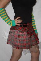 Юбка Hacker в клетку шотландка красно-зеленая с ремешками - фото 1 - rockbunker.ru
