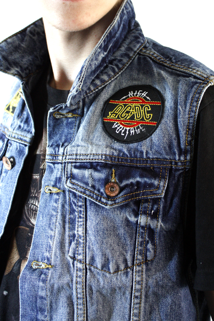 Жилет джинсовый с нашивками Queen AC DC Aerosmith - фото 3 - rockbunker.ru