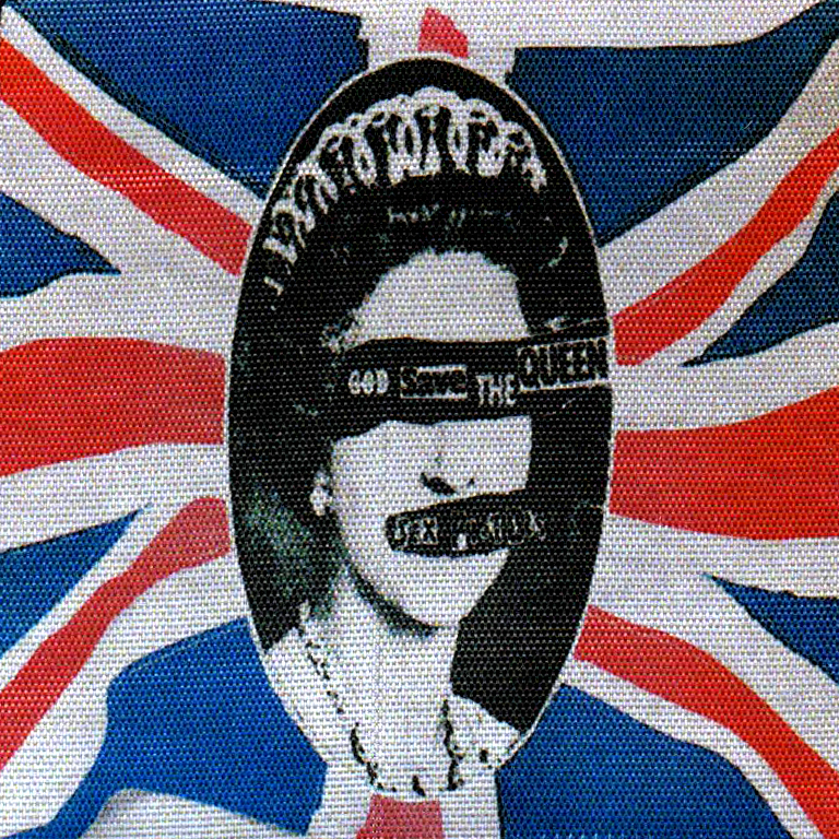 Нашивка Sex Pistols God save the Queen - фото 1 - rockbunker.ru