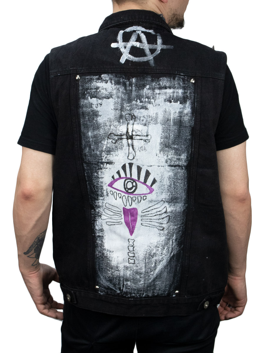 Кастомная джинсовая жилетка Gothic Punk - фото 2 - rockbunker.ru