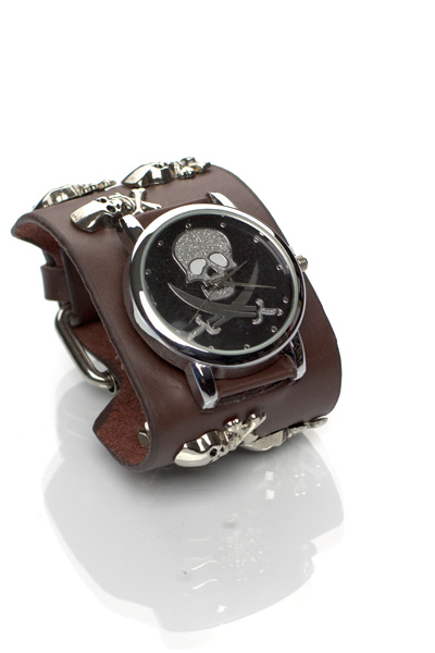 Часы наручные Jolly Rodger с черепами на ремешке - фото 3 - rockbunker.ru