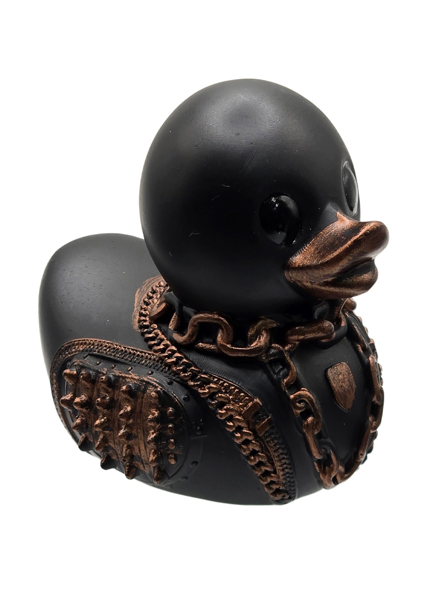 Статуэтка Уточка готическая Рыцарь дорог - фото 1 - rockbunker.ru