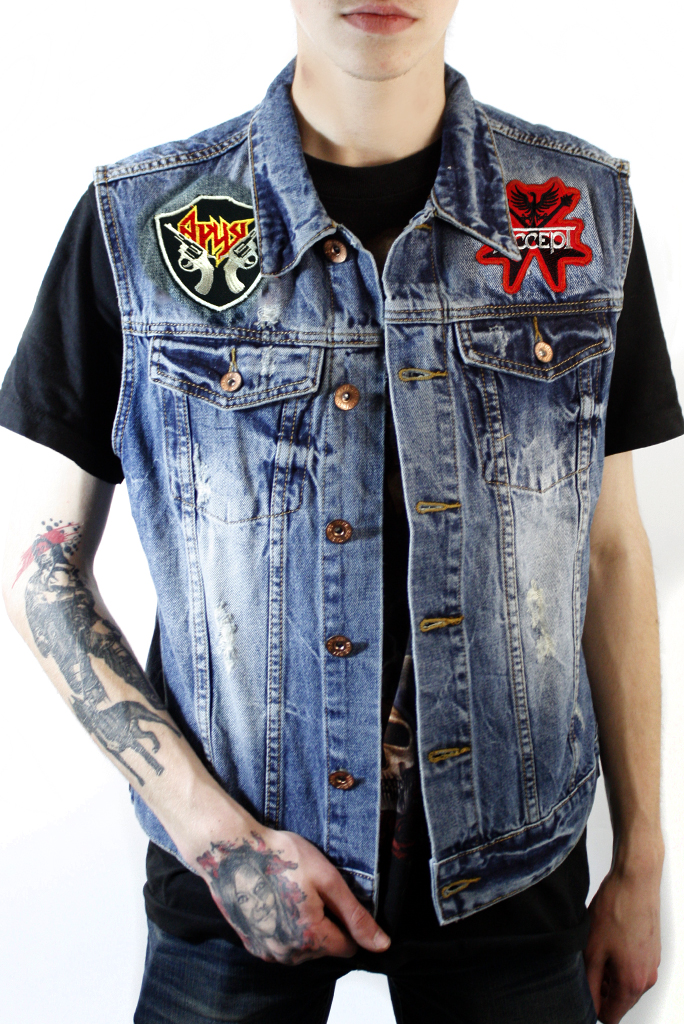 Жилет джинсовый с нашивками Ария Accept Pink Floyd - фото 1 - rockbunker.ru