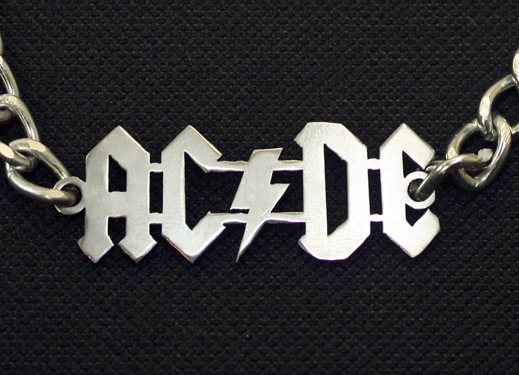 Браслет AC DC - фото 2 - rockbunker.ru