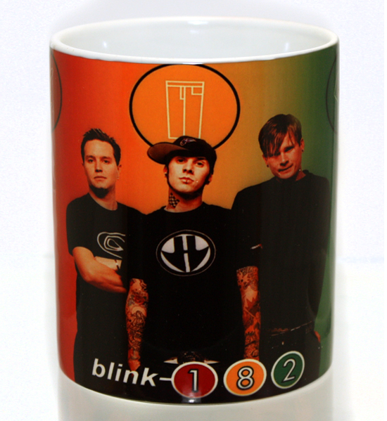 Кружка Blink-182 - фото 1 - rockbunker.ru