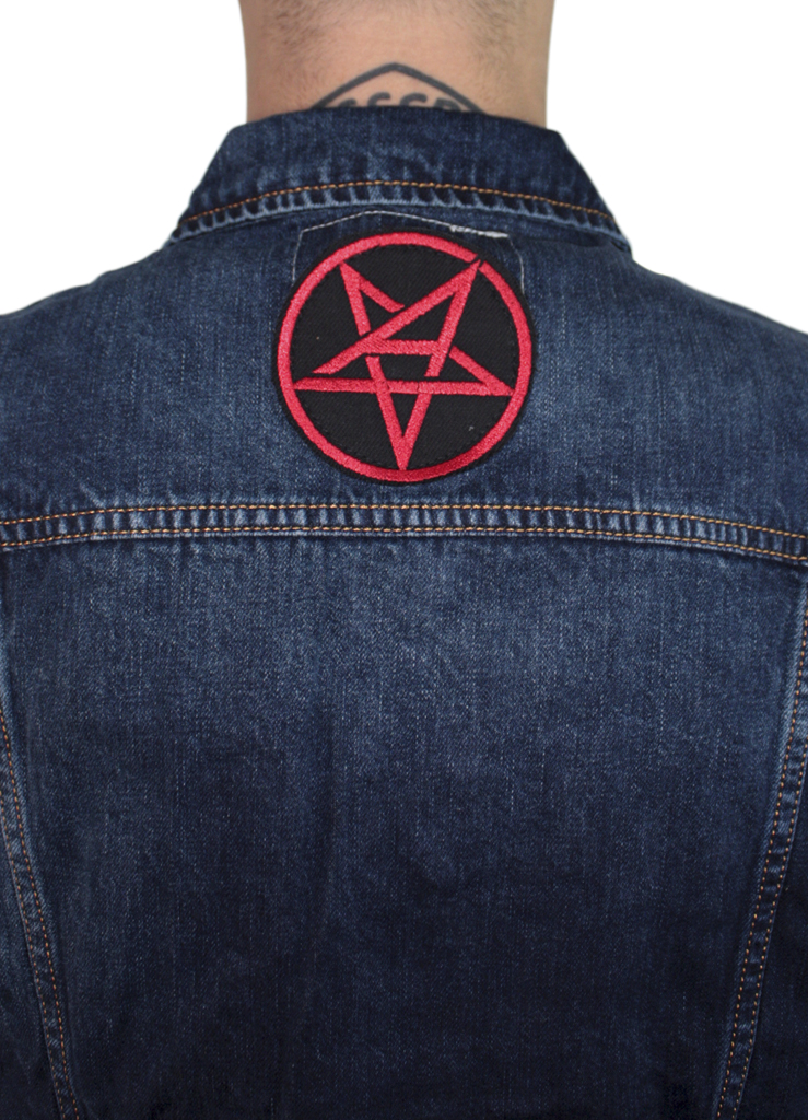Жилет джинсовый с нашивками Slayer Kreator пентаграмма - фото 5 - rockbunker.ru