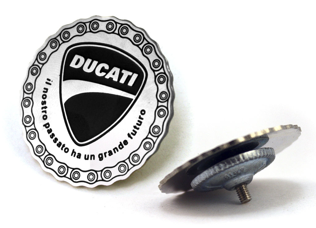 Значок Ducati il nostro passato ha un grande futuro - фото 2 - rockbunker.ru