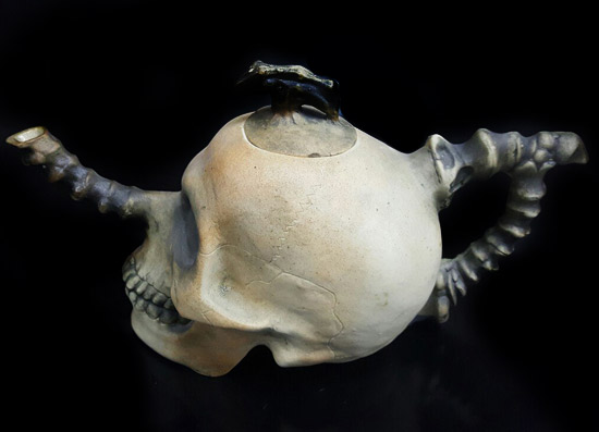 Чайник в форме черепа керамический - фото 2 - rockbunker.ru
