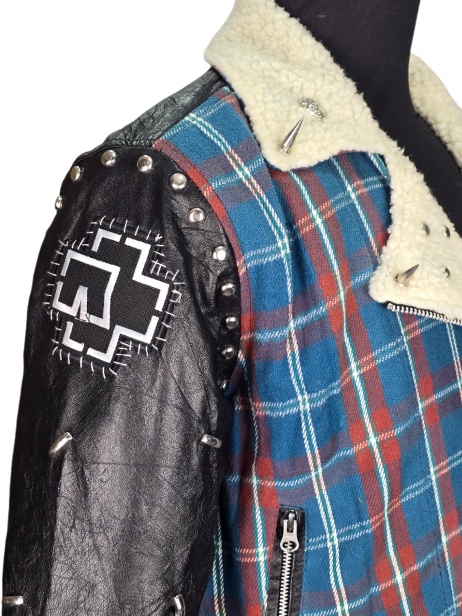 Сувенирная копия гитары в кейсе Jimi Hendrix 3 - фото 3 - rockbunker.ru