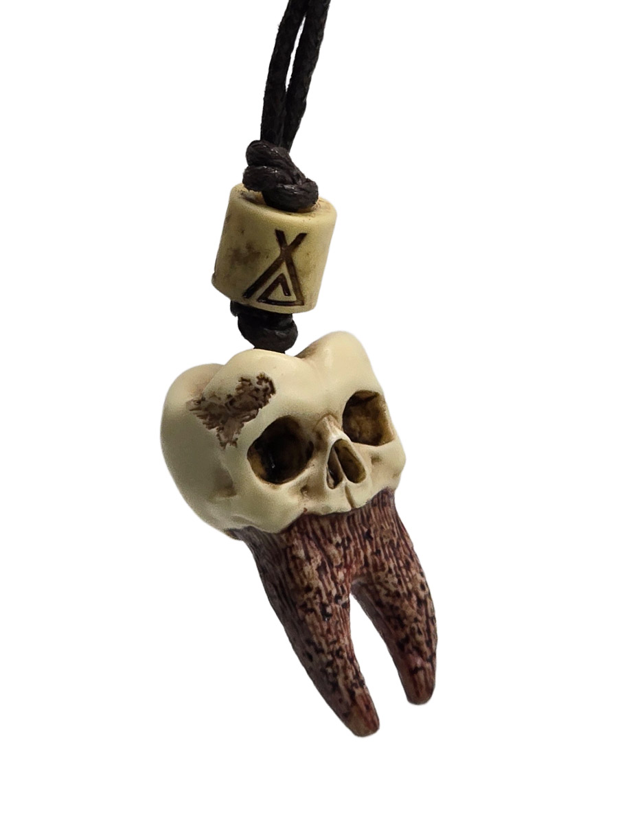 Кулон Зуб Кариес - фото 1 - rockbunker.ru