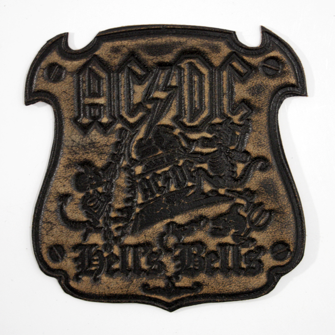 Нашивка кожаная AC DC Hells Bells чёрная - фото 3 - rockbunker.ru
