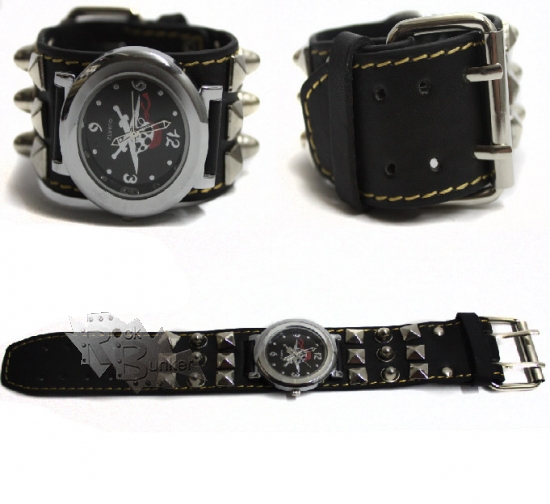 Часы наручные Роджер в бандане с заклепками на ремешке - фото 1 - rockbunker.ru