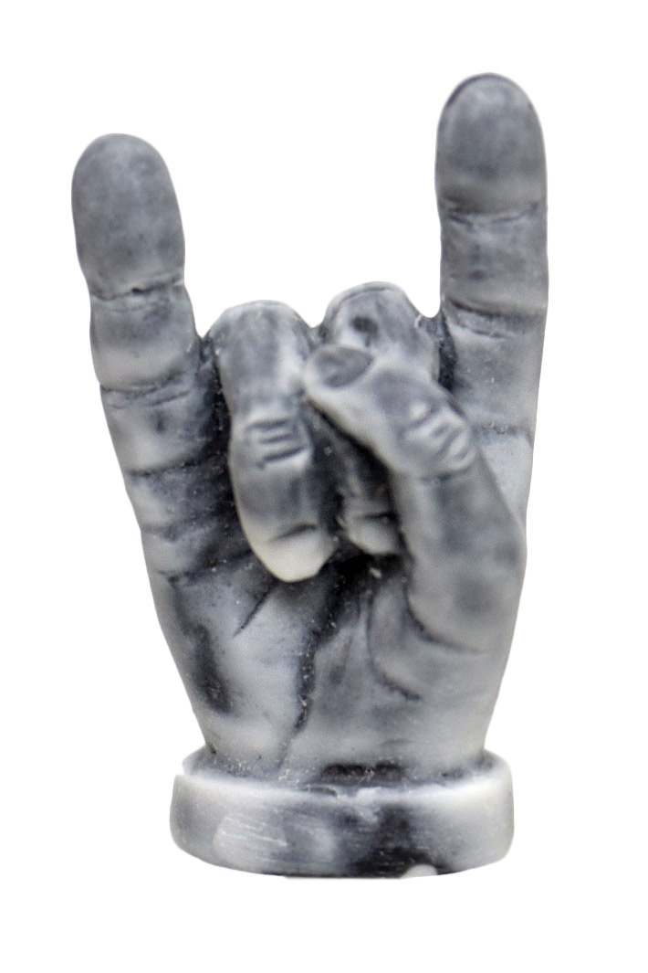 Сувенир магнит жест руки плоский Коза - фото 1 - rockbunker.ru