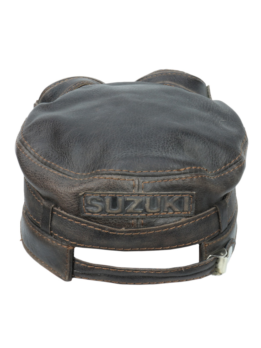 Кепка-немка Suzuki с рантом с очками кожаная коричневая - фото 3 - rockbunker.ru