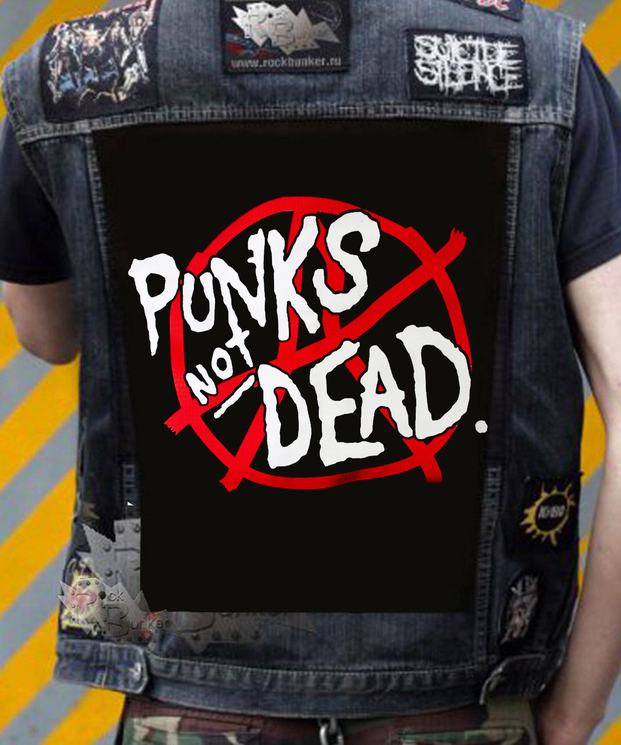 Нашивка Punks Not Dead - фото 1 - rockbunker.ru