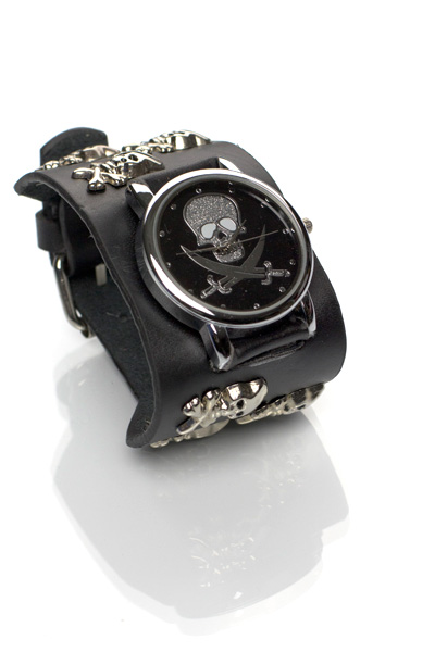 Часы наручные Jolly Rodger с черепами на ремешке - фото 2 - rockbunker.ru