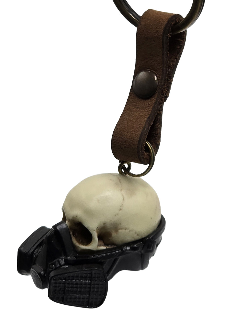 Брелок Череп в Респираторе черный - фото 2 - rockbunker.ru