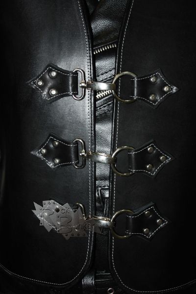 Жилет кожаный броня на карабинах черный										 - фото 11 - rockbunker.ru