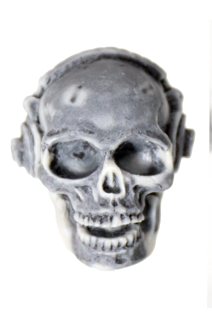 Сувенир магнит череп в наушниках - фото 1 - rockbunker.ru