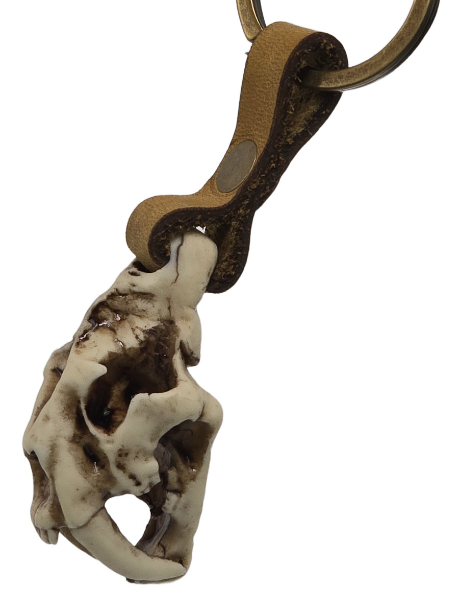 Брелок Череп Саблезубого Тигра - фото 2 - rockbunker.ru