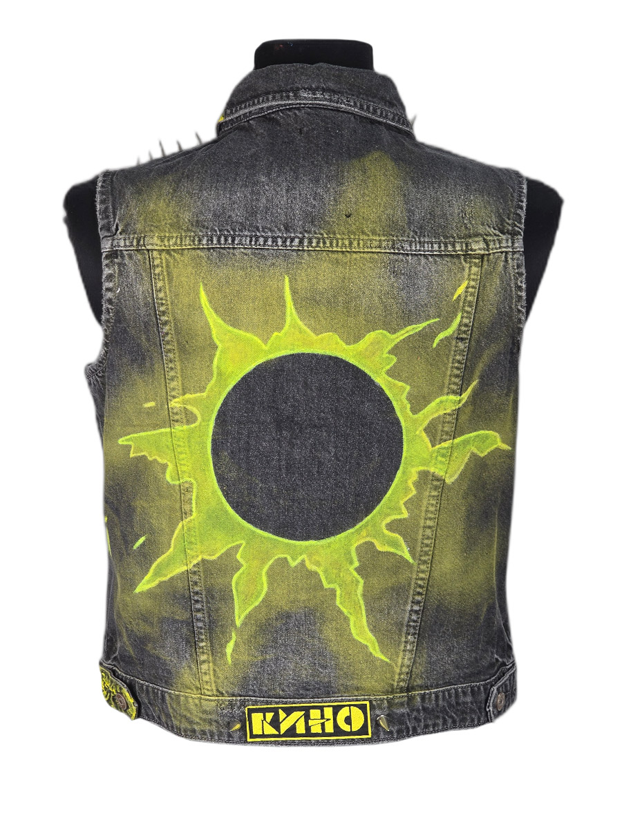 Кастомный жилет джинсовый Кино - фото 2 - rockbunker.ru