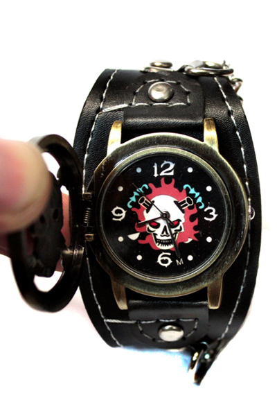 Часы наручные с крышкой Череп черные с цепочкой - фото 2 - rockbunker.ru