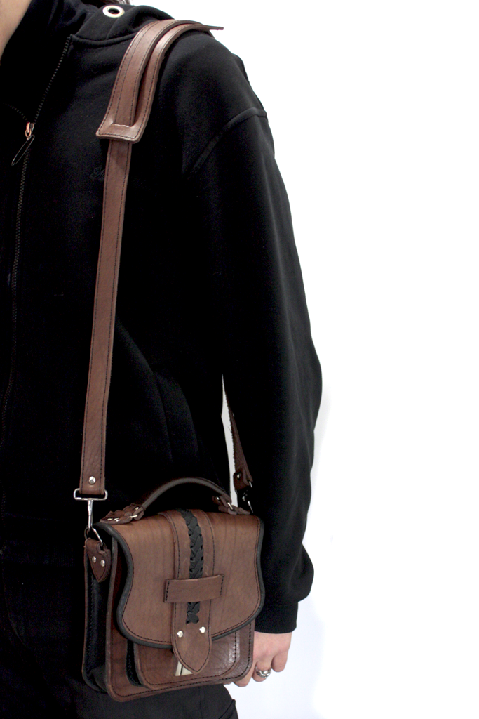 Кожаная сумка с плетенкой коричневая - фото 2 - rockbunker.ru