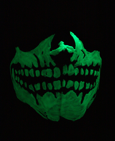 Байкерская маска скелет челюсти светится в темноте - фото 1 - rockbunker.ru