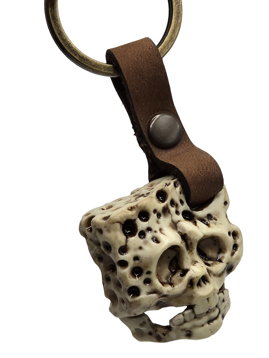 Брелок Череп Спанч Боб - фото 1 - rockbunker.ru