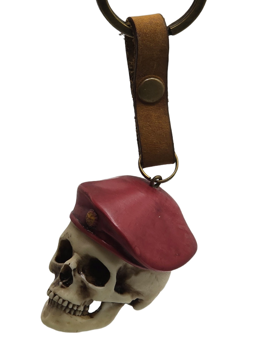 Брелок Череп в Красном Берете - фото 2 - rockbunker.ru