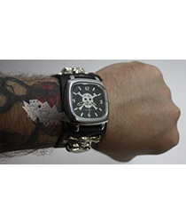 Часы наручные Череп с трещиной с черпами на ремешке - фото 2 - rockbunker.ru