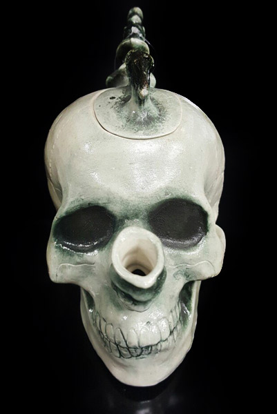 Чайник в форме черепа керамический - фото 3 - rockbunker.ru