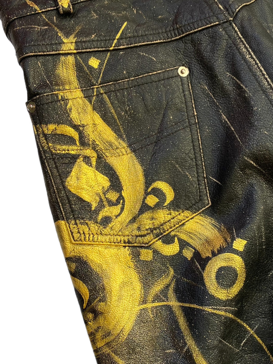 Кожаные штаны RockBunker x OG - Каллиграфия - фото 5 - rockbunker.ru