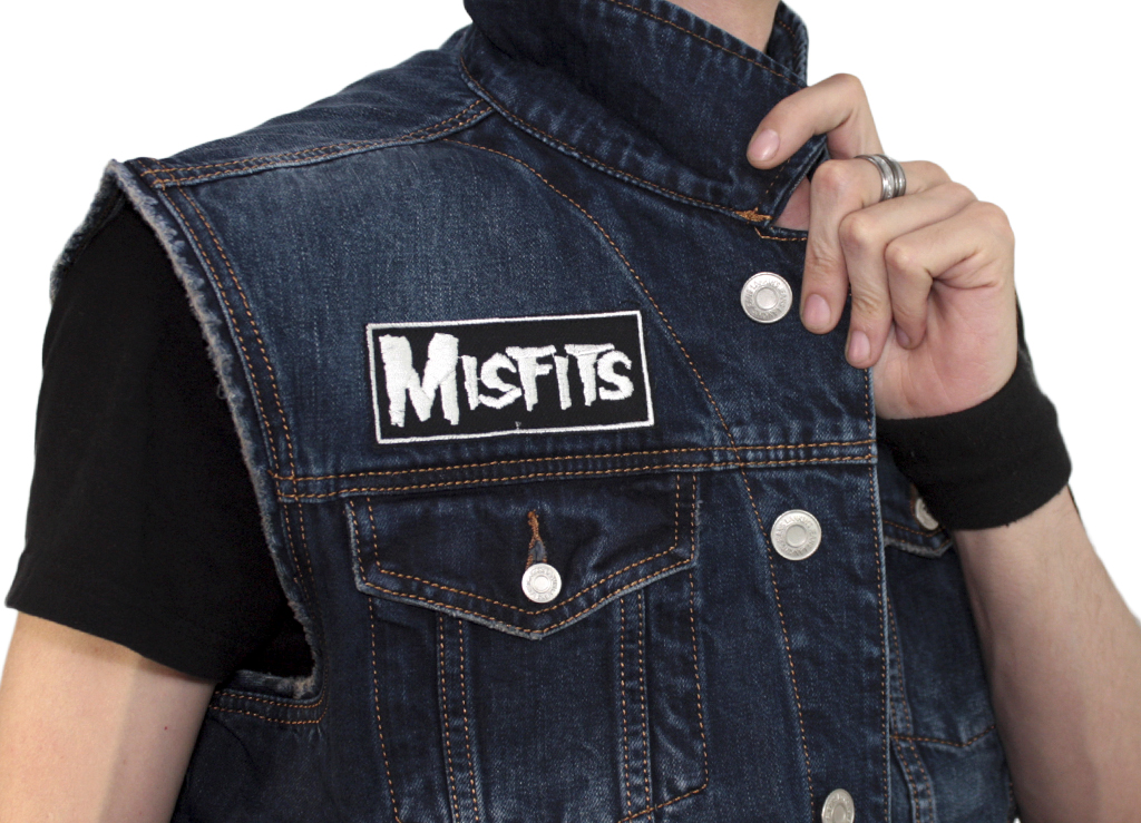 Жилет джинсовый с нашивками Misfits Sex pistols Punks not dead - фото 3 - rockbunker.ru