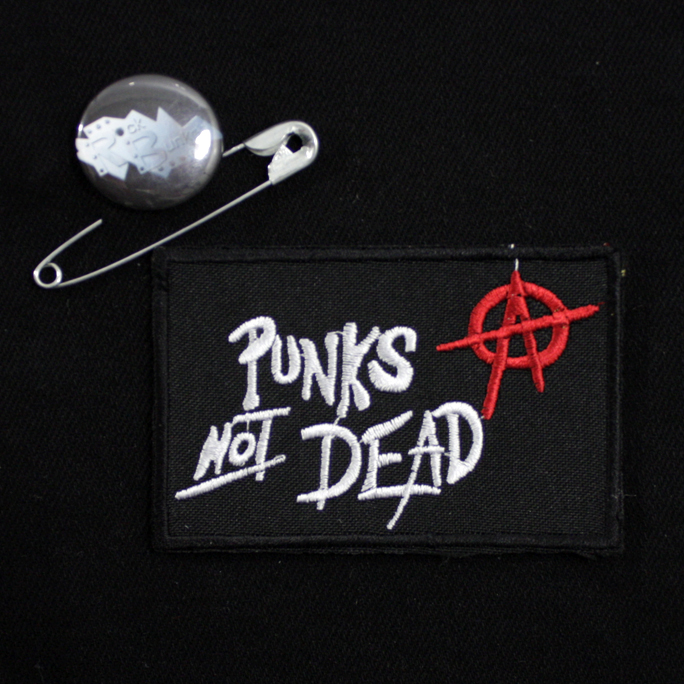 Нашивка Punks not Dead - фото 1 - rockbunker.ru